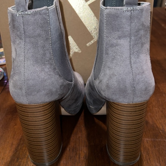 Charlotte Russe micro suede gray platform 3 1/2 inch heel - Picture 5 of 5